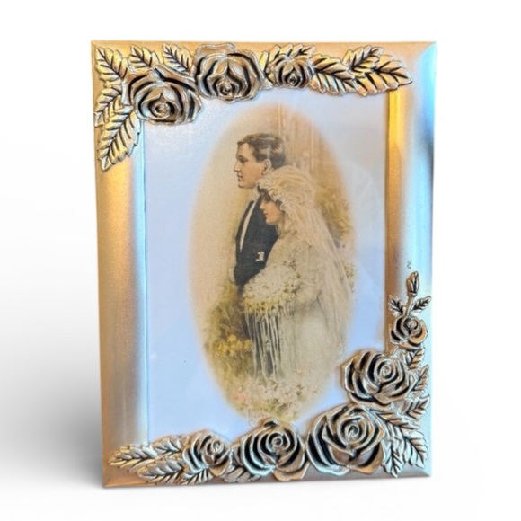 Vintage Other - Vintage Frame with 3D Roses and Wedding Picture